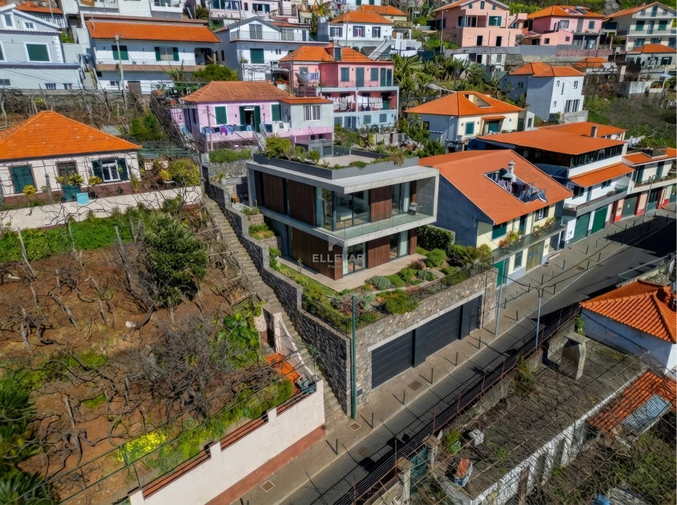 Terreno para Venda em Estreito de Camara de Lobos Foto 11