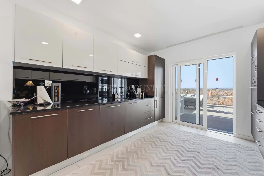 Moradia T4 para Venda em Albufeira e Olhos de Água Foto 10