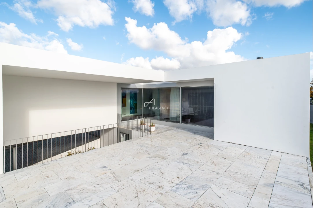 Moradia T6 para Venda em Carnaxide e Queijas Foto 55