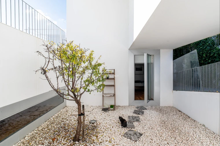 Moradia T6 para Venda em Carnaxide e Queijas Foto 50