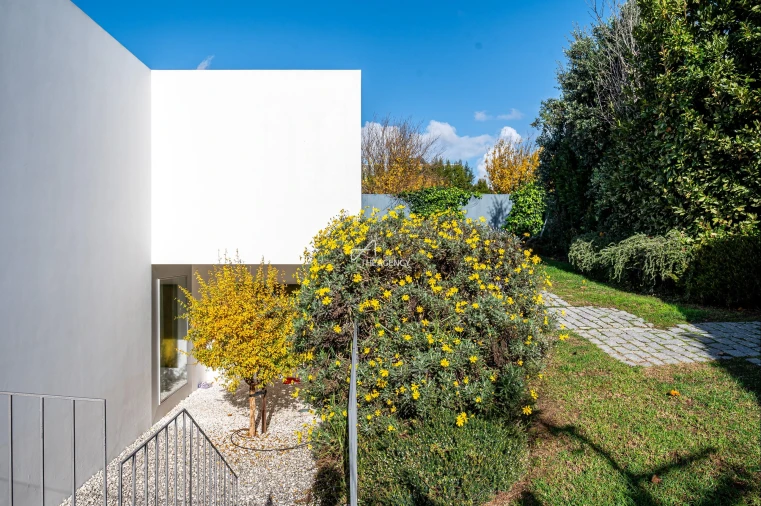 Moradia T6 para Venda em Carnaxide e Queijas Foto 61