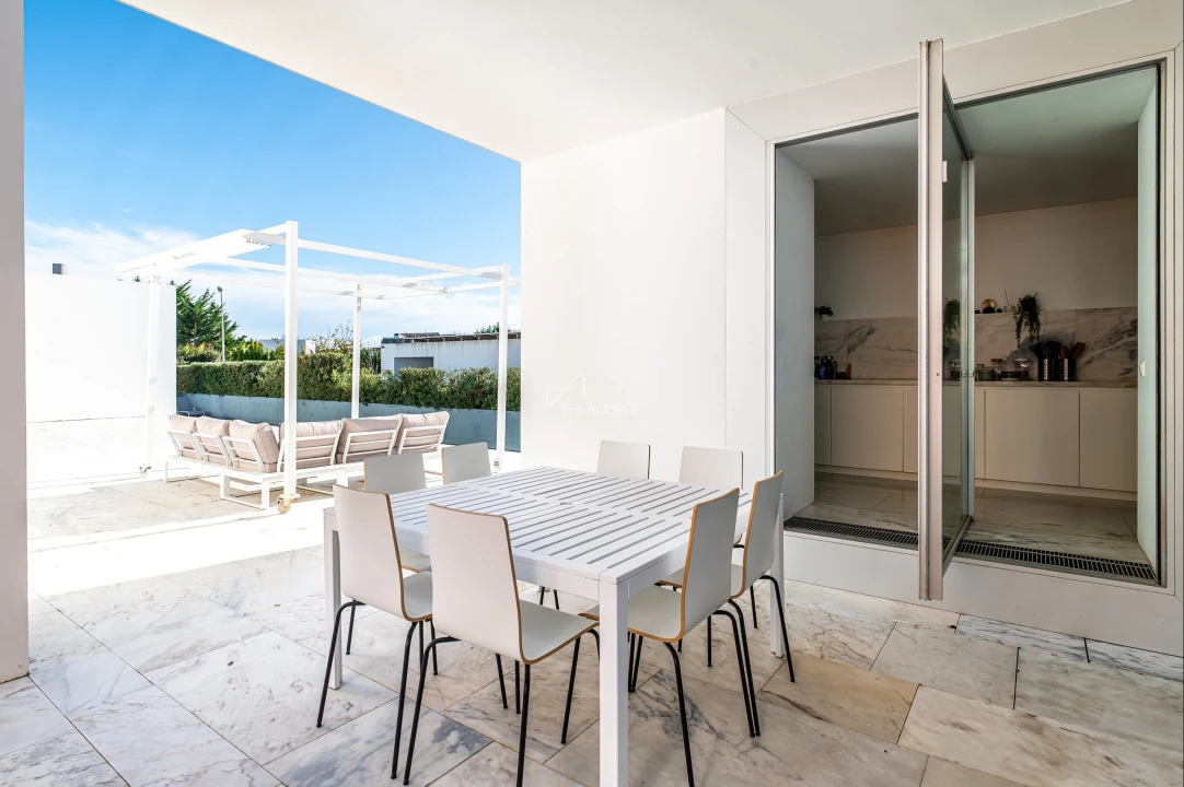 Moradia T6 para Venda em Carnaxide e Queijas Foto 23