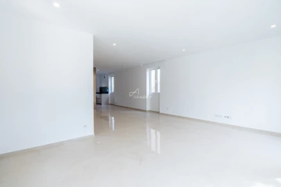 Moradia T3 para Venda em Lordelo do Ouro e Massarelos