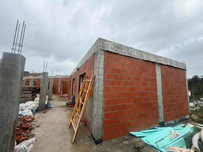 Moradia T3 para Venda em Salir de Matos Foto 21