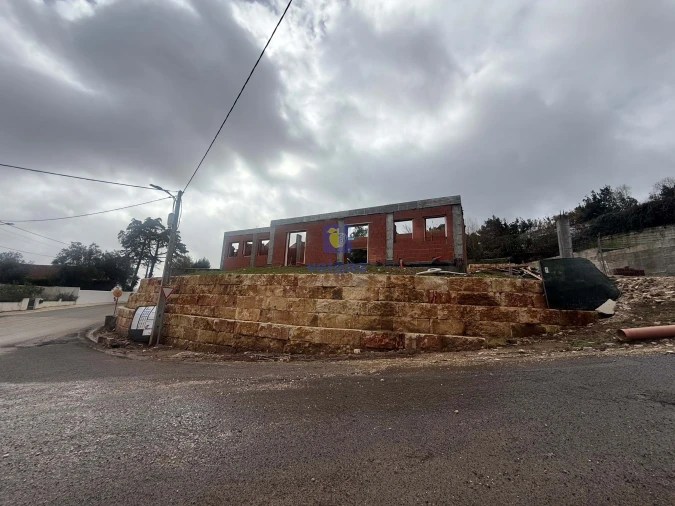 Moradia T3 para Venda em Salir de Matos Foto 11