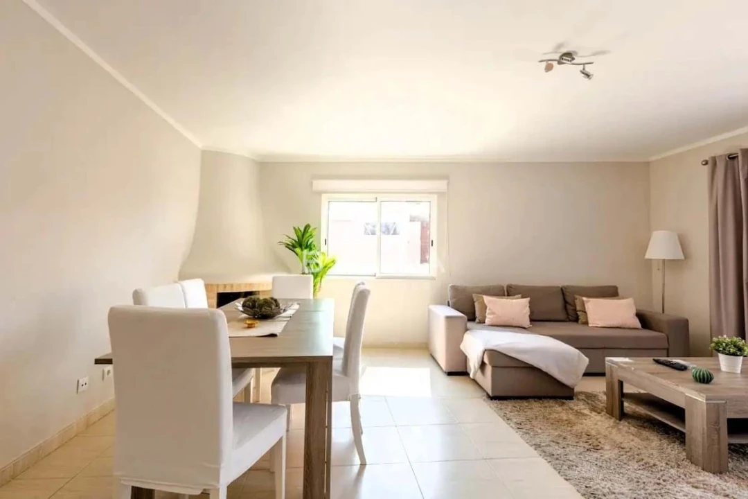 Apartamento T2 para Venda em Quarteira Foto 3