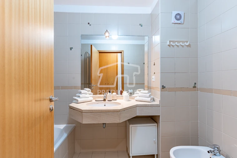 Apartamento T2 para Venda em Caniço Foto 21