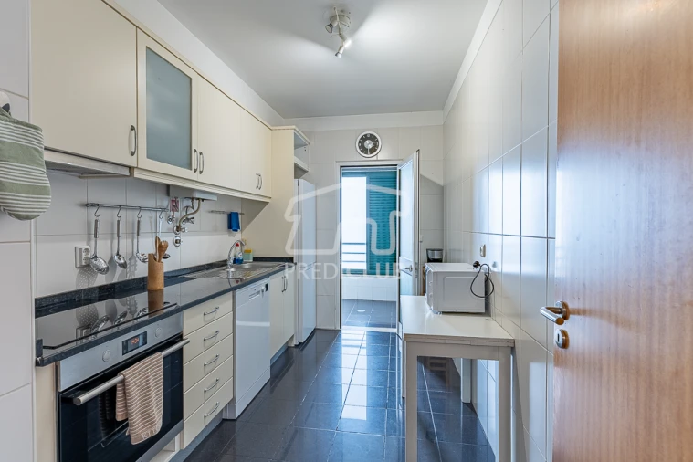 Apartamento T2 para Venda em Caniço Foto 11