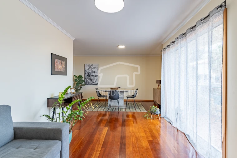 Apartamento T2 para Venda em Caniço Foto 5