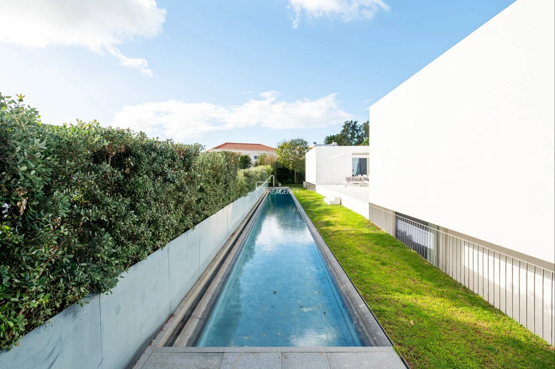 Moradia T6 para Venda em Carnaxide e Queijas Foto 3