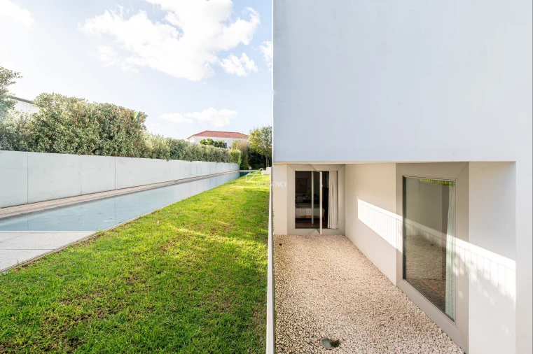 Moradia T6 para Venda em Carnaxide e Queijas Foto 57