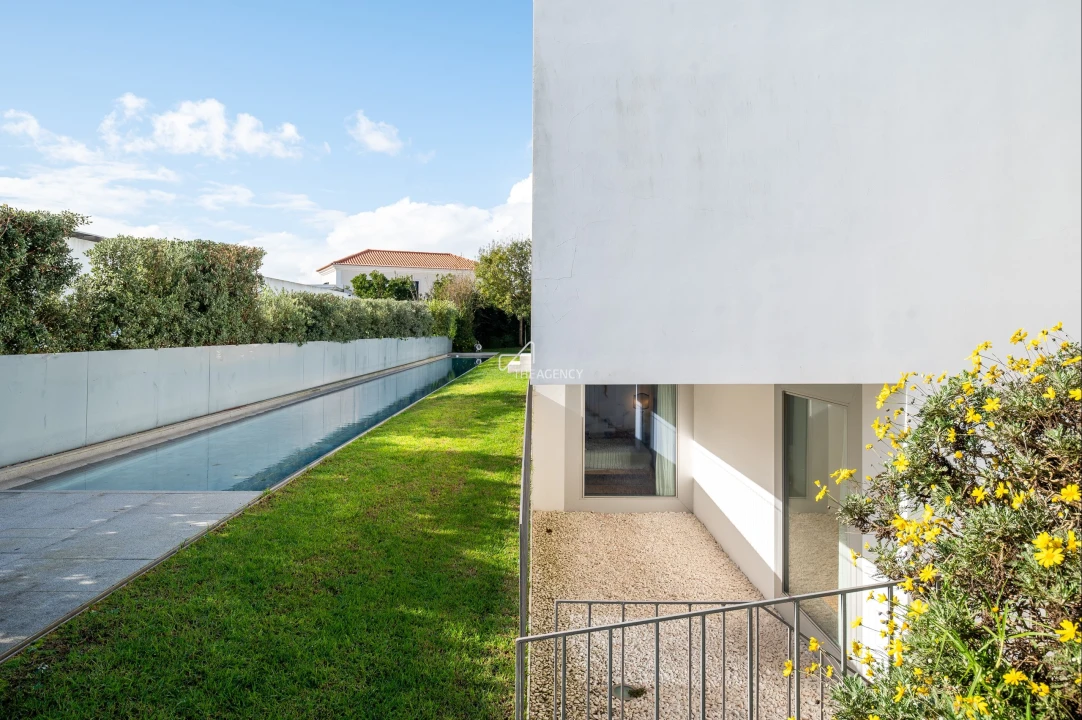 Moradia T6 para Venda em Carnaxide e Queijas Foto 2