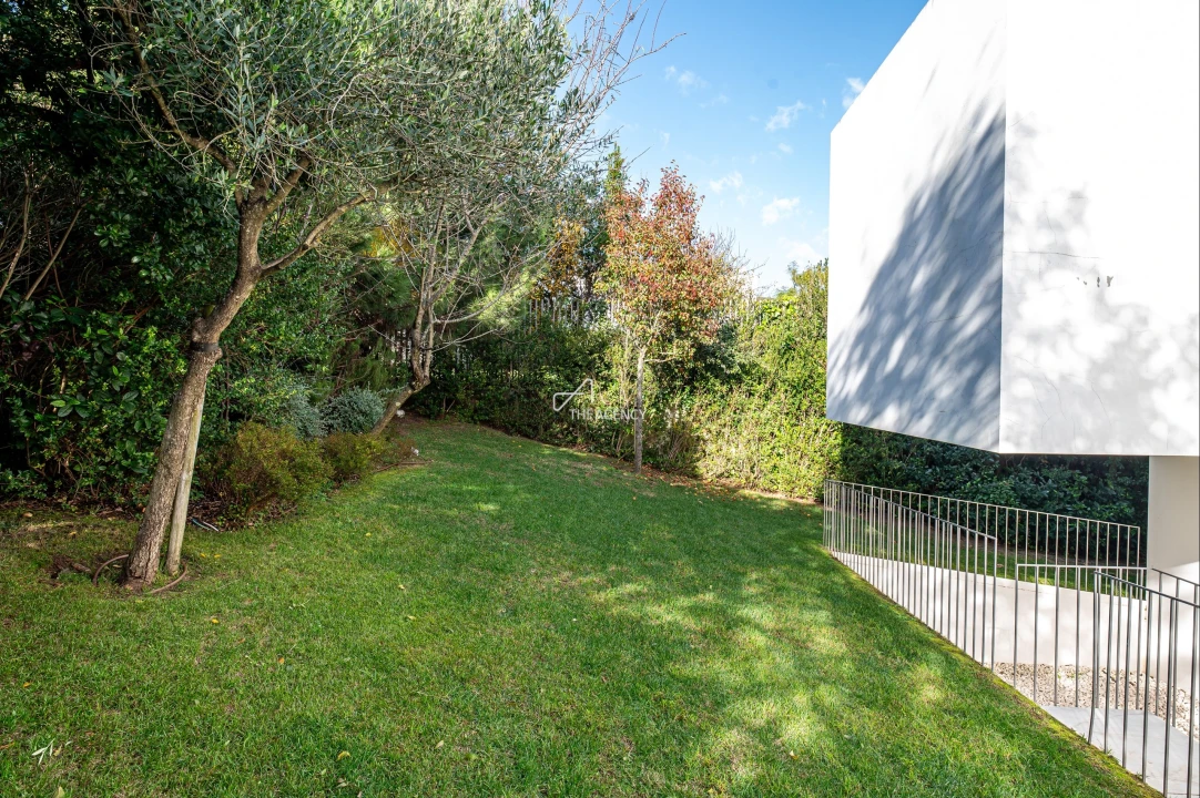 Moradia T6 para Venda em Carnaxide e Queijas Foto 59