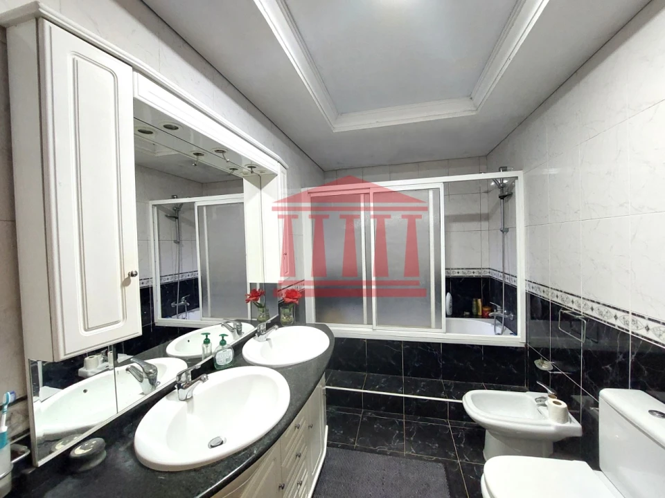 Moradia T4 para Venda em Palme Foto 19