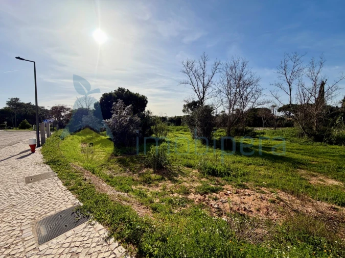 Terreno para Venda em Quarteira Foto 3