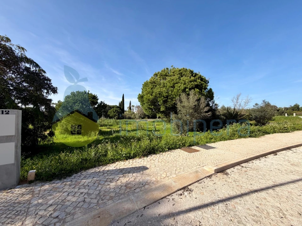 Terreno para Venda em Quarteira Foto 3