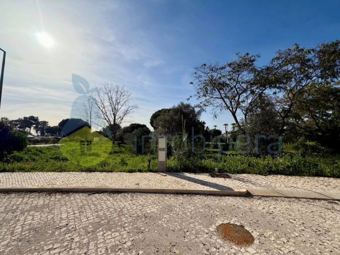 Terreno para Venda em Quarteira Foto 2