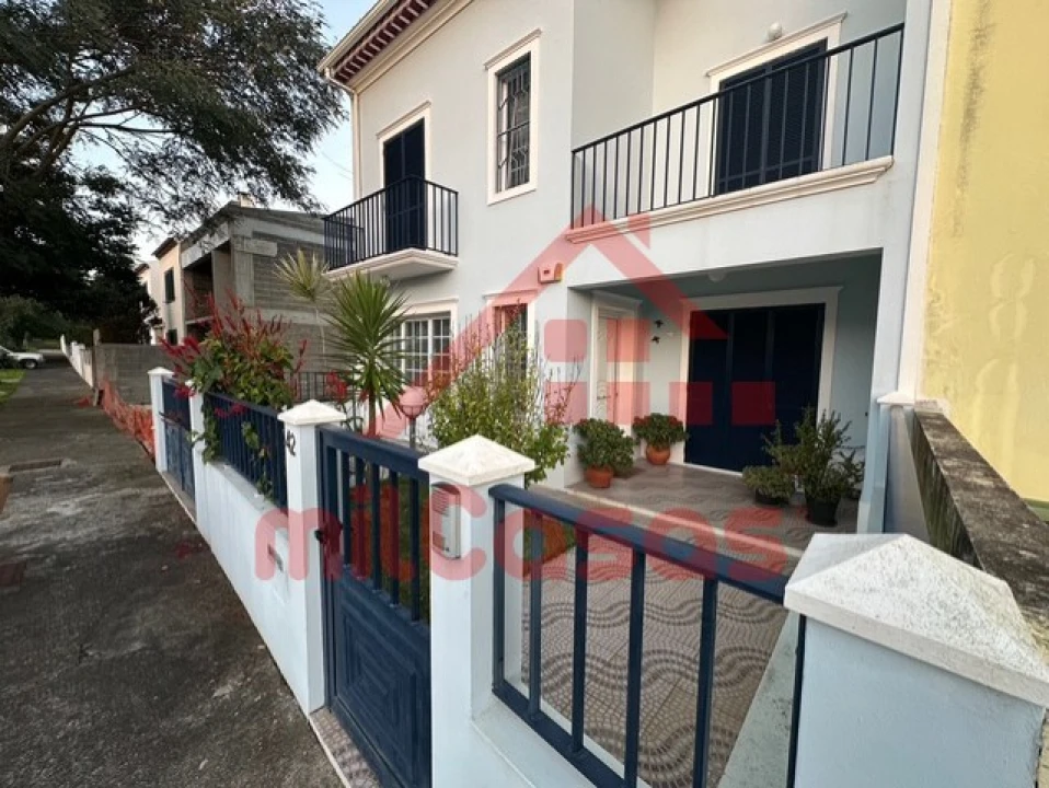 Moradia T4 para Venda em Rosto do Cão (Livramento) Foto 1