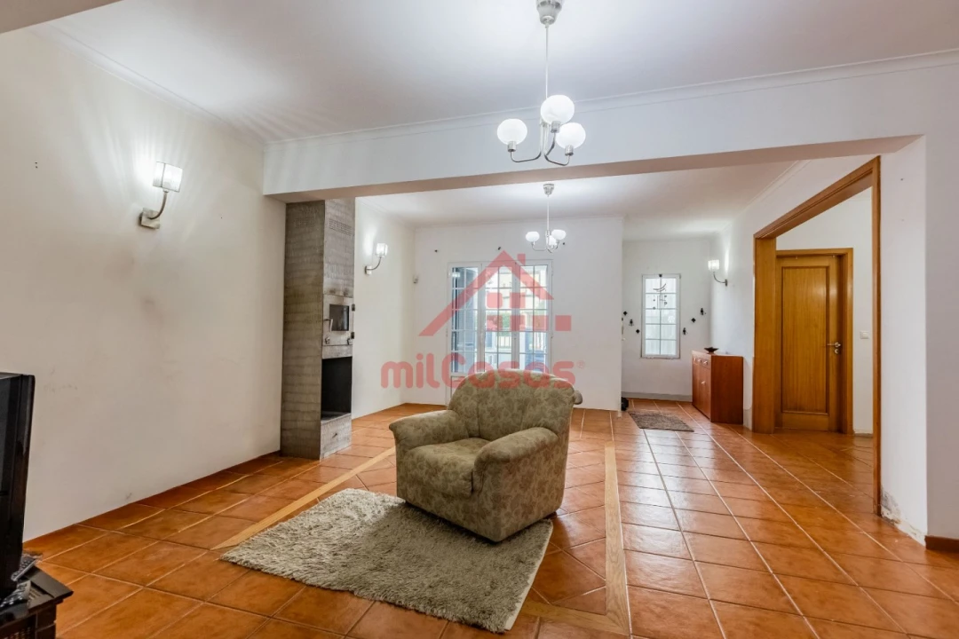 Moradia T4 para Venda em Rosto do Cão (Livramento) Foto 16