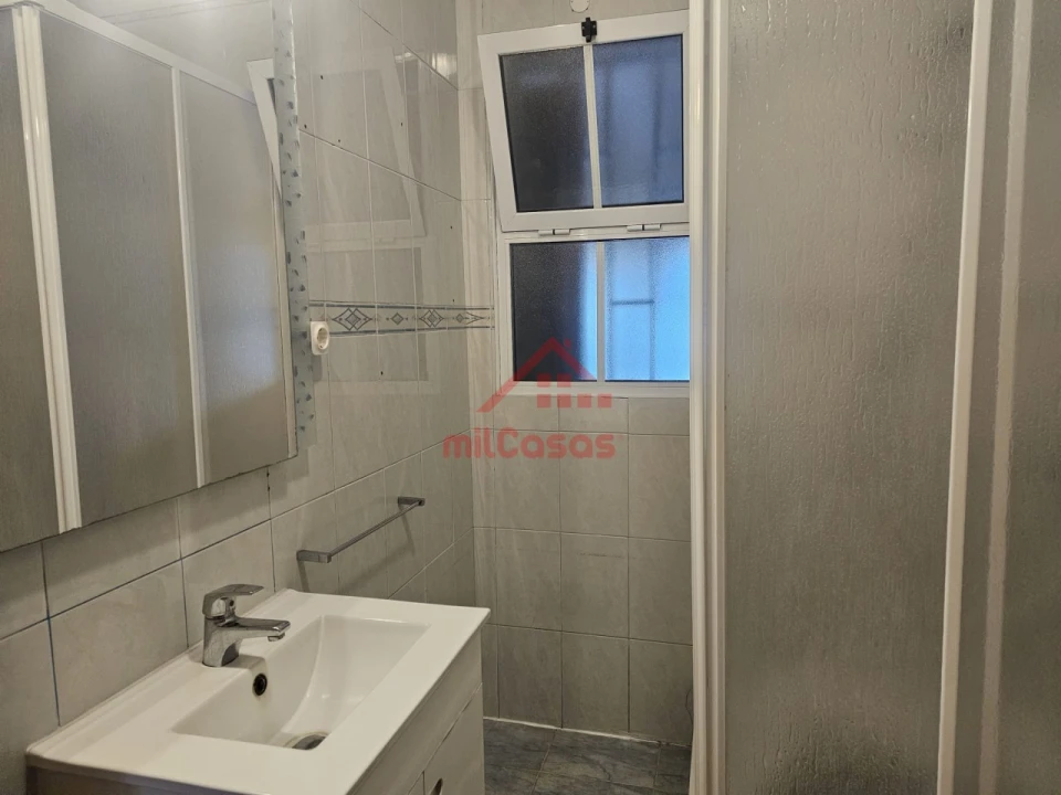 Moradia T4 para Venda em Rosto do Cão (Livramento) Foto 17