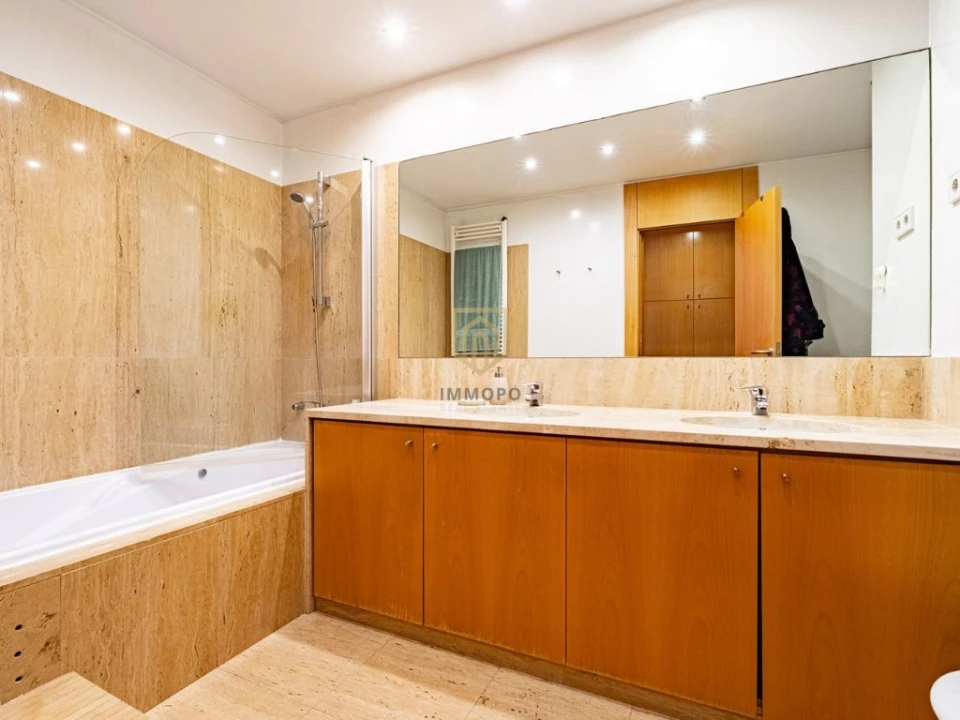 Apartamento T3 para Venda em Lordelo do Ouro e Massarelos Foto 28