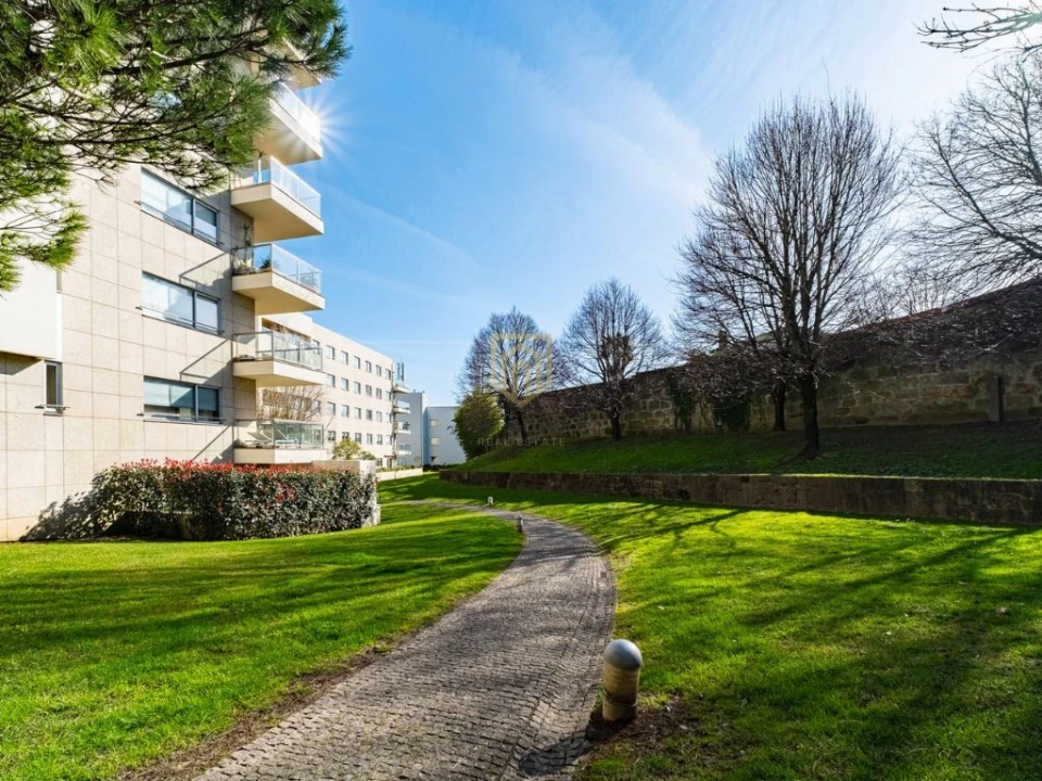 Apartamento T3 para Venda em Lordelo do Ouro e Massarelos Foto 35
