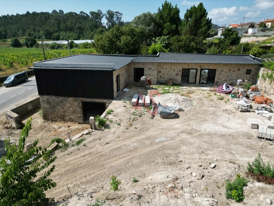 Moradia T4 para Venda em Pico de Regalados, Gondiães e Mós Foto 1