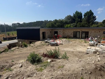 Moradia T4 para Venda em Pico de Regalados, Gondiães e Mós