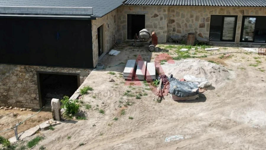 Moradia T4 para Venda em Pico de Regalados, Gondiães e Mós