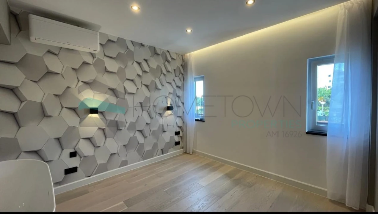 Apartamento T3 para Venda em Quarteira Foto 6