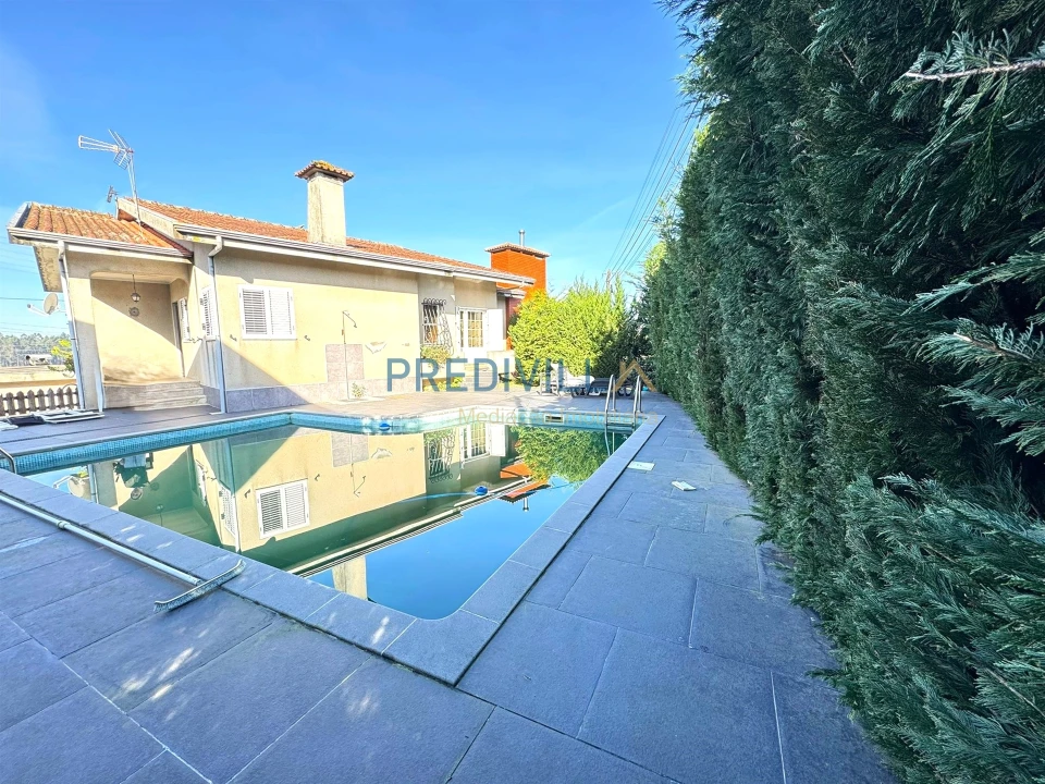 Moradia T4 para Venda em Guilhabreu Foto 2