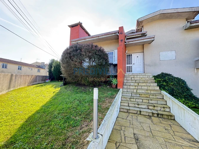 Moradia T4 para Venda em Guilhabreu Foto 30