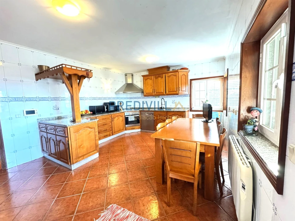 Moradia T4 para Venda em Guilhabreu Foto 3