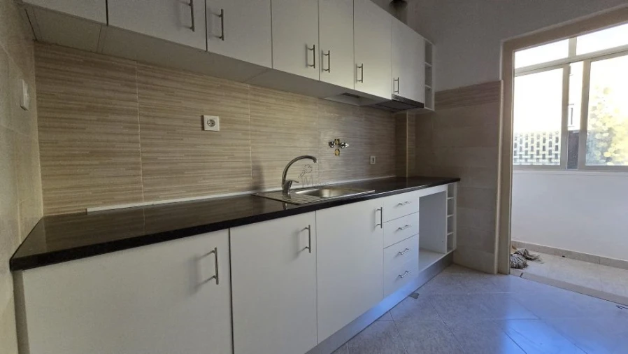 Apartamento T2 para Arrendamento em Encosta do Sol Foto 3