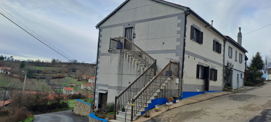 Moradia T4 para Venda em São Martinho de Angueira Foto 4