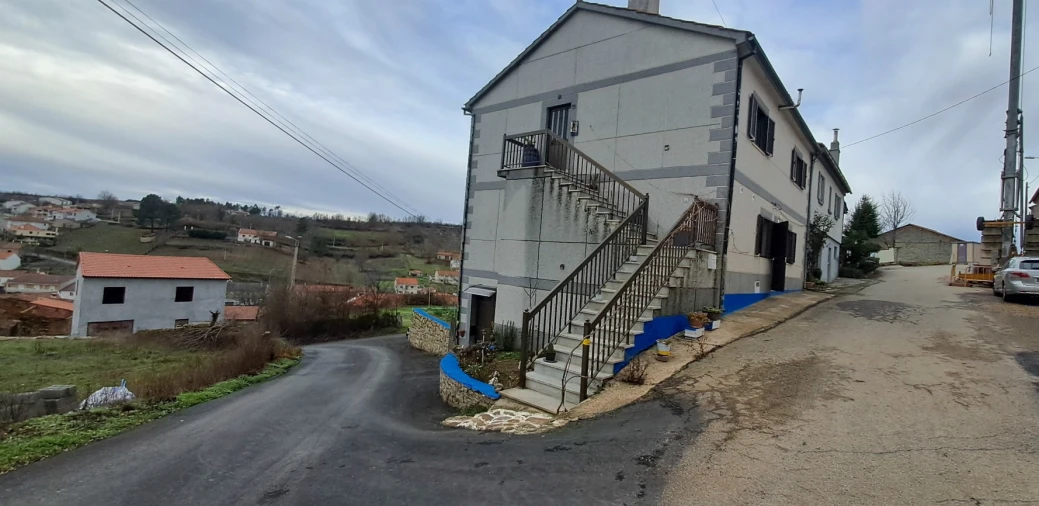 Moradia T4 para Venda em São Martinho de Angueira Foto 5