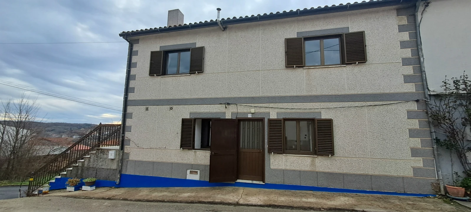 Moradia T4 para Venda em São Martinho de Angueira Foto 1