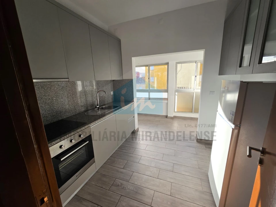 Apartamento T5 para Venda em Mirandela Foto 1