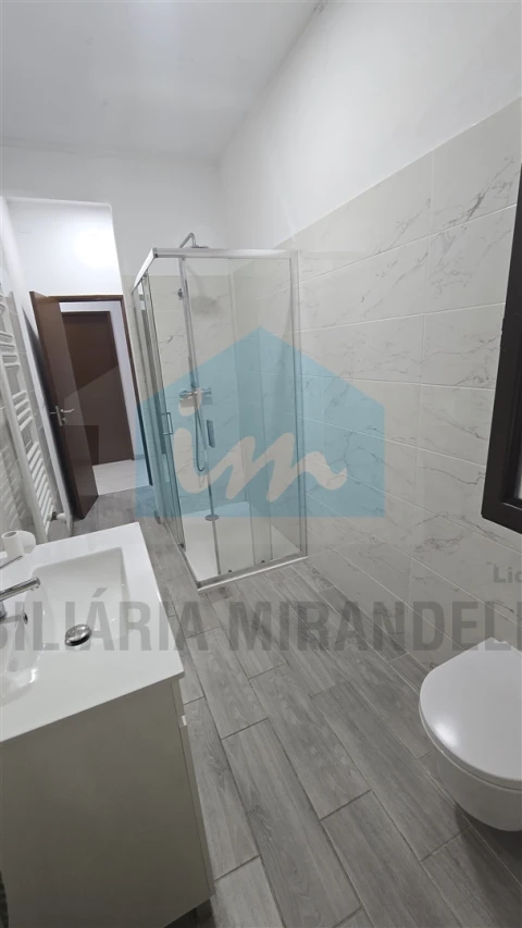 Apartamento T5 para Venda em Mirandela