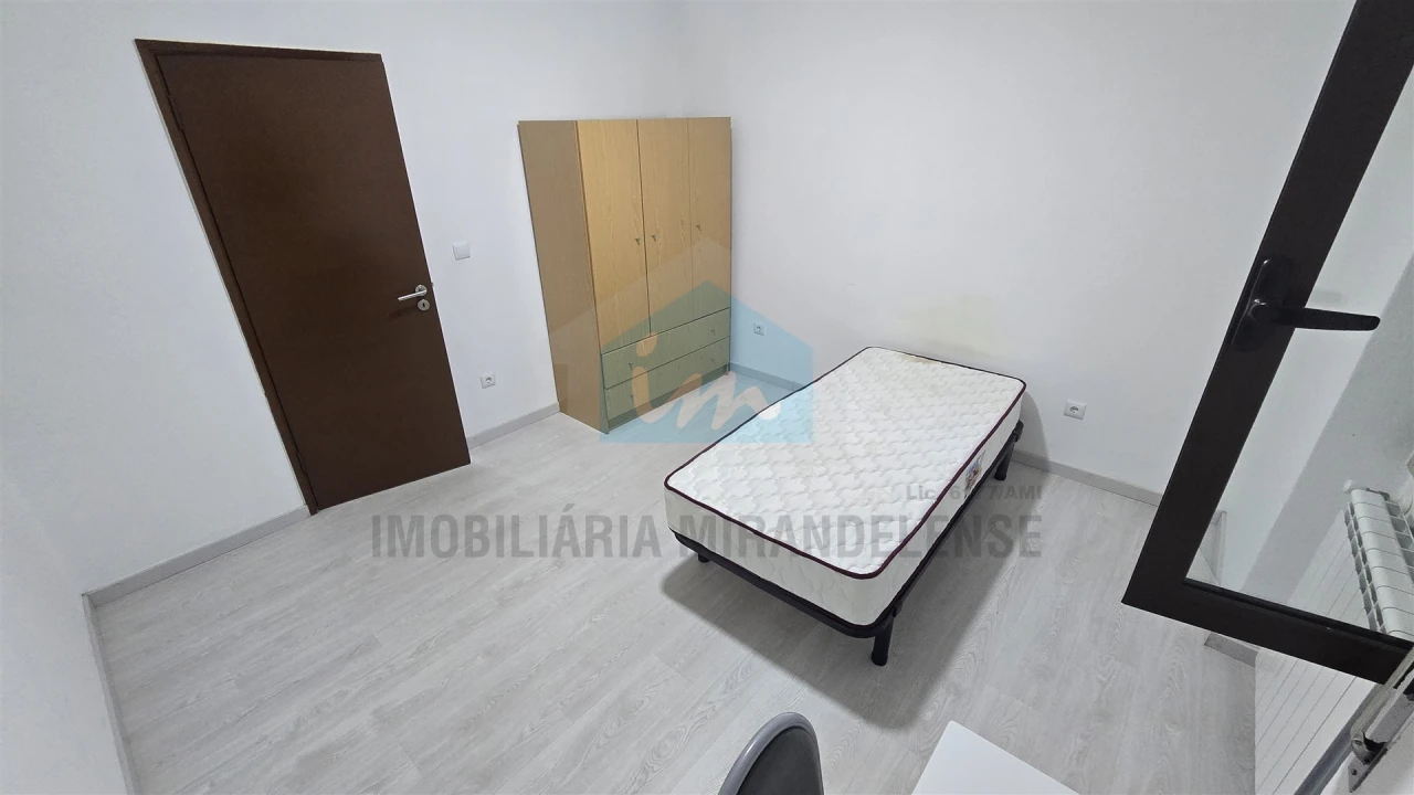 Apartamento T5 para Venda em Mirandela Foto 24