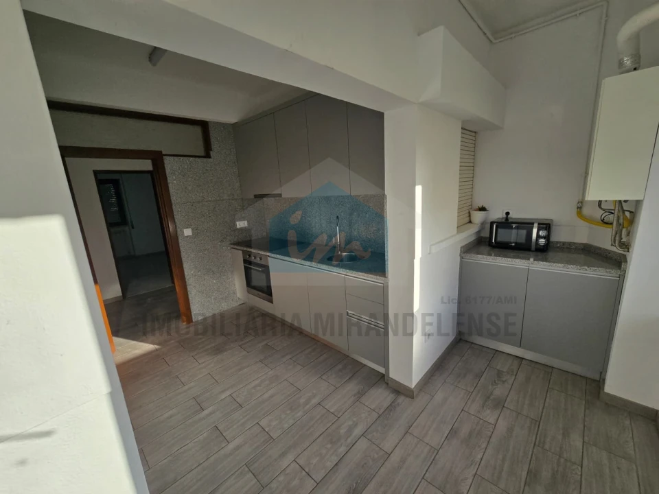 Apartamento T5 para Venda em Mirandela Foto 5