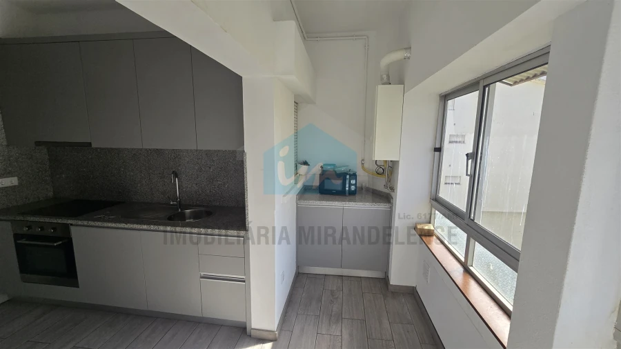 Apartamento T5 para Venda em Mirandela Foto 9