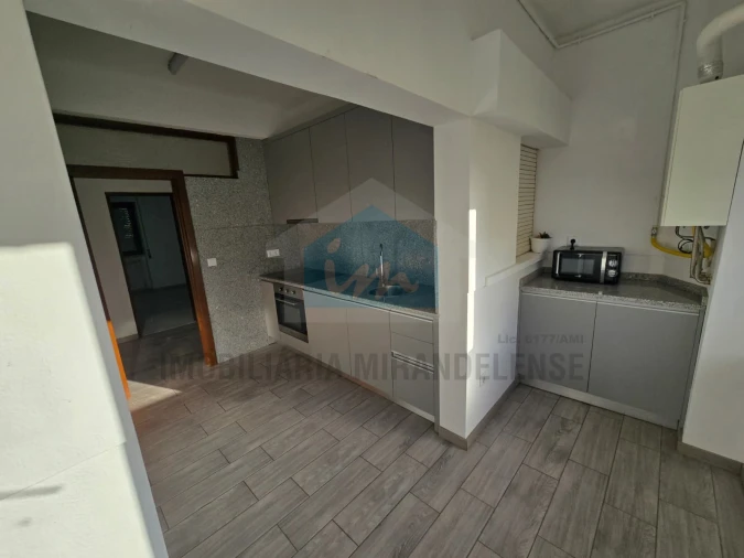 Apartamento T5 para Venda em Mirandela Foto 5