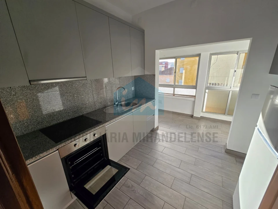 Apartamento T5 para Venda em Mirandela Foto 10