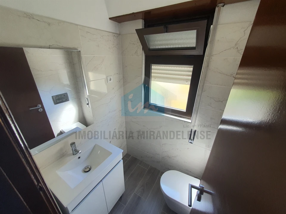 Apartamento T5 para Venda em Mirandela Foto 17
