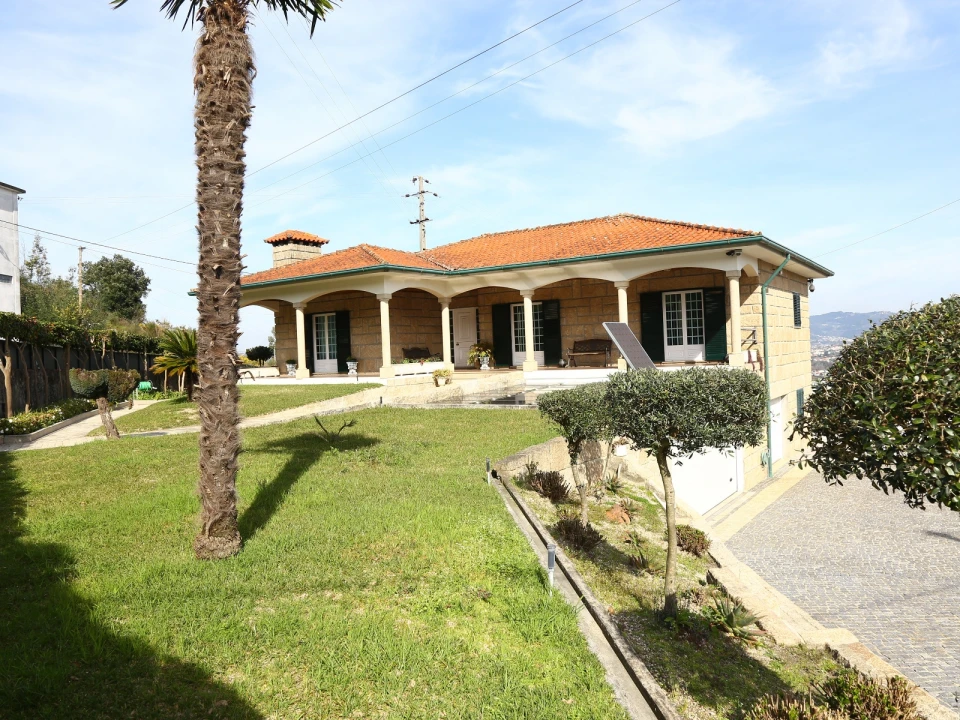 Moradia T3 para Venda em Roriz Foto 1