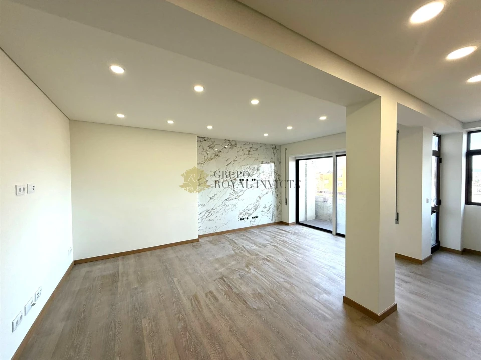 Apartamento T2 para Venda em Santa Marinha e São Pedro da Afurada Foto 1