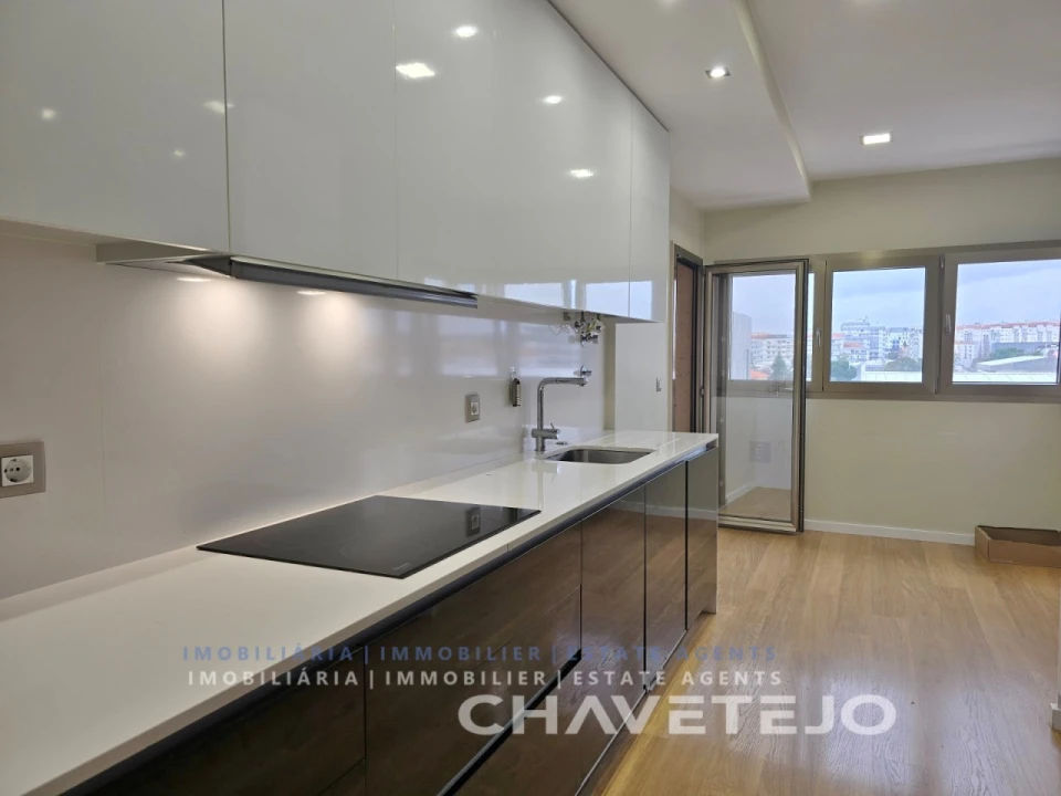 Apartamento T3 para Venda em São João Baptista e Santa Maria dos Olivais Foto 8