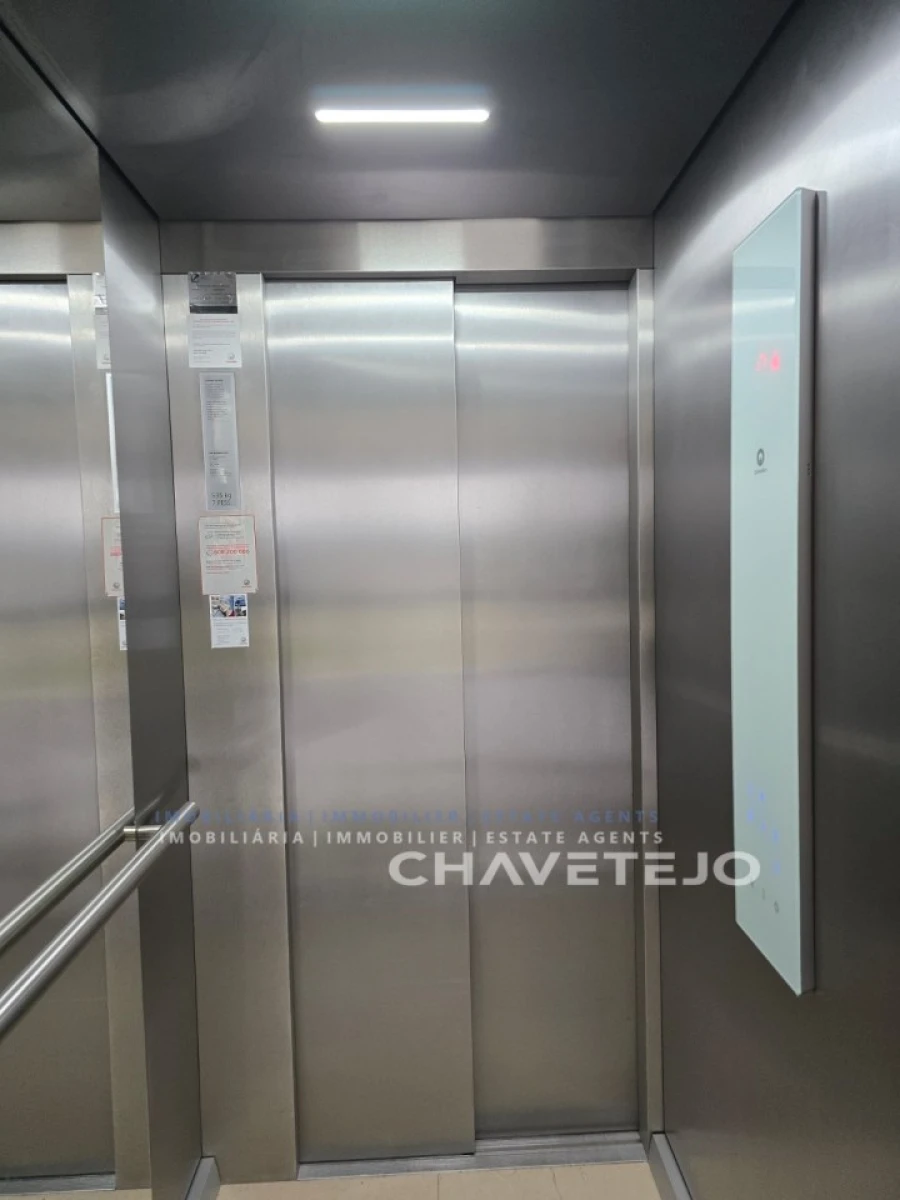 Apartamento T3 para Venda em São João Baptista e Santa Maria dos Olivais Foto 4