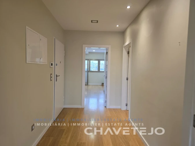 Apartamento T3 para Venda em São João Baptista e Santa Maria dos Olivais Foto 13